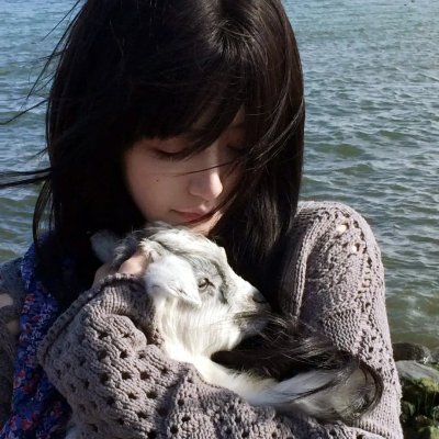 走在水上的女人